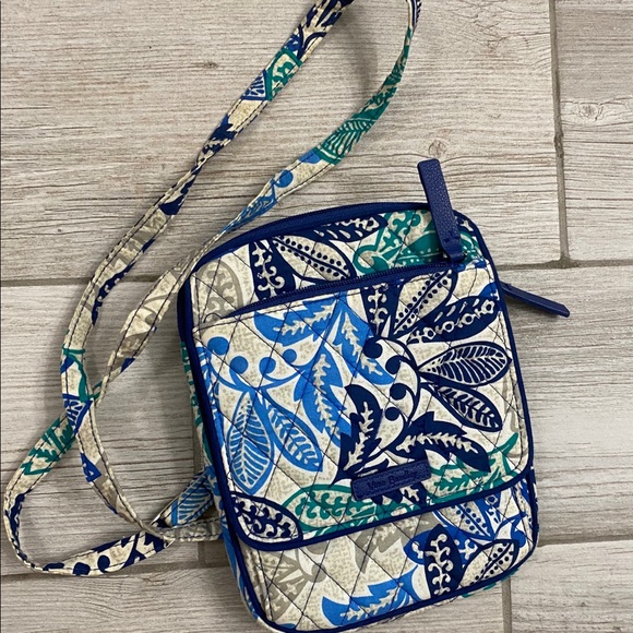 Vera Bradley Handbags - Vera Bradley Cross Body